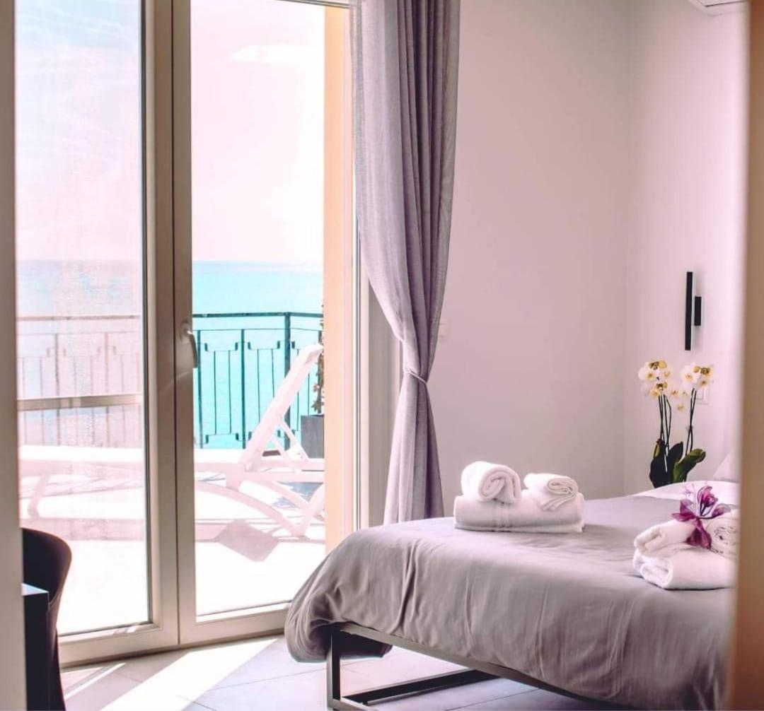 Blu Marine Bed & Breakfast Катандзаро Екстериор снимка