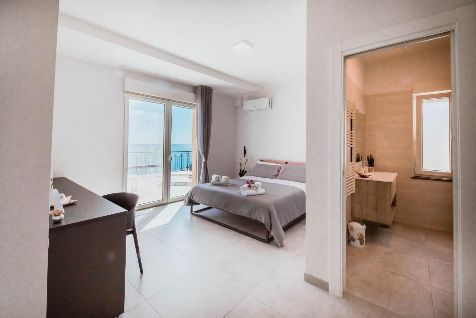Blu Marine Bed & Breakfast Катандзаро Екстериор снимка