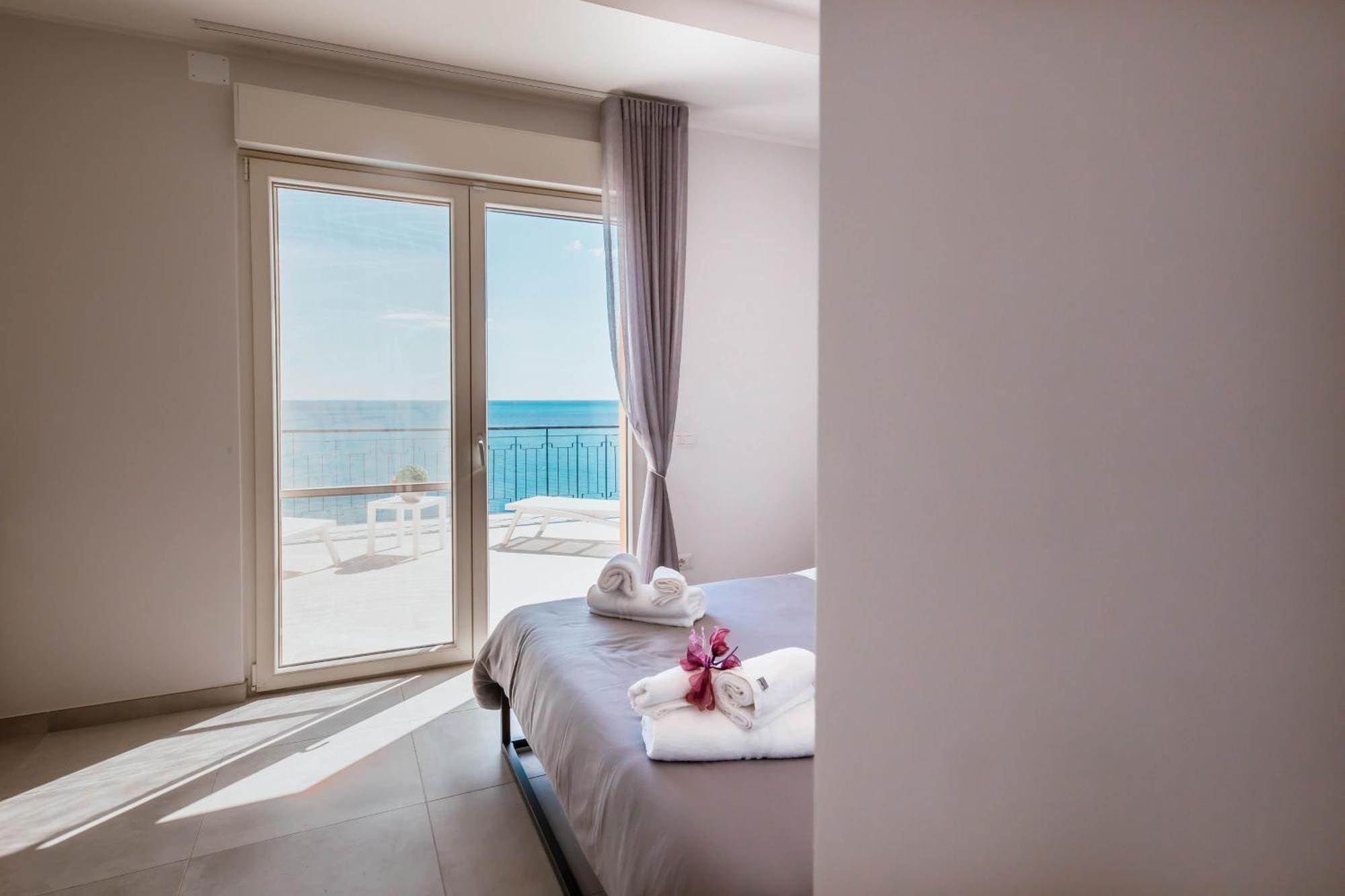 Blu Marine Bed & Breakfast Катандзаро Екстериор снимка