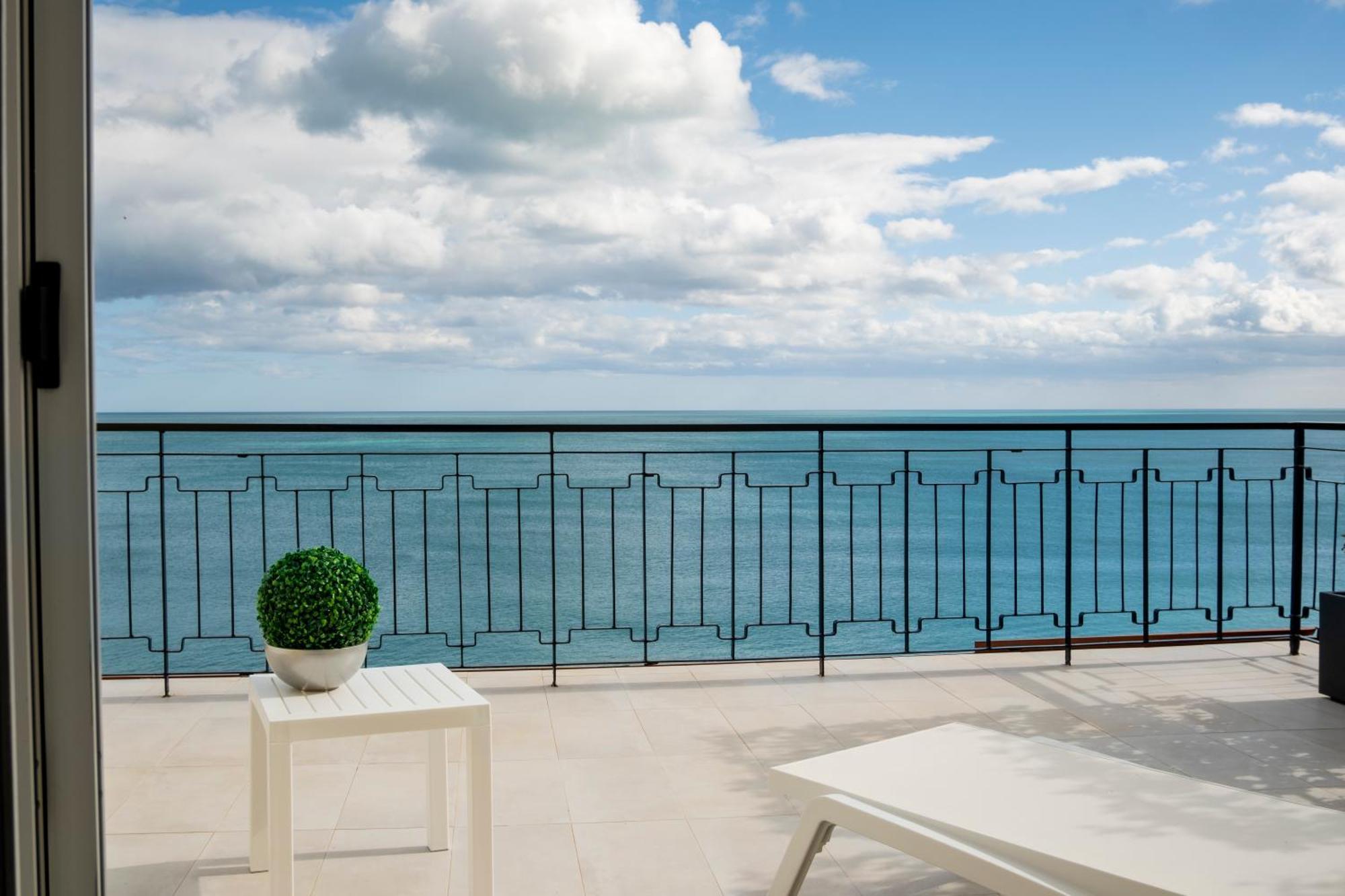 Blu Marine Bed & Breakfast Катандзаро Екстериор снимка